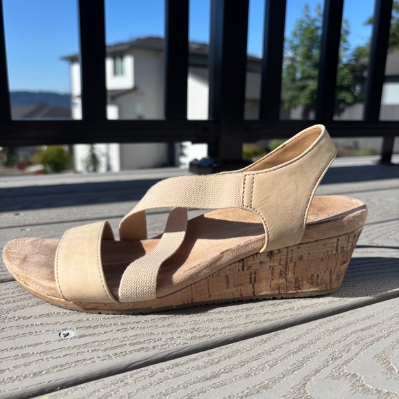 Life Stride Soft System FLEX Beige Wedge Strappy Sandals Women's Size 9M - Picture 3 of 10